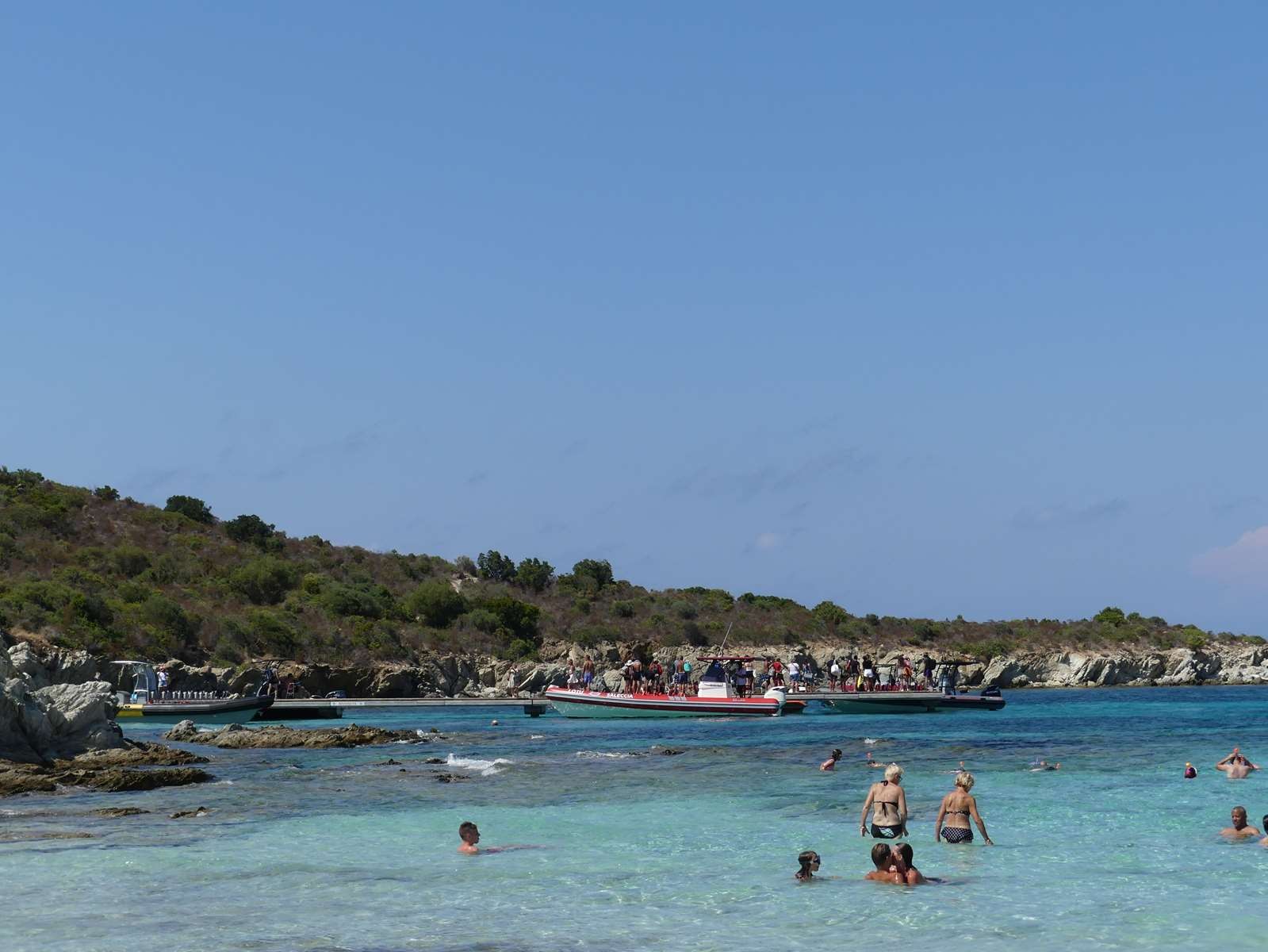 débarquement des nombreux touristes...