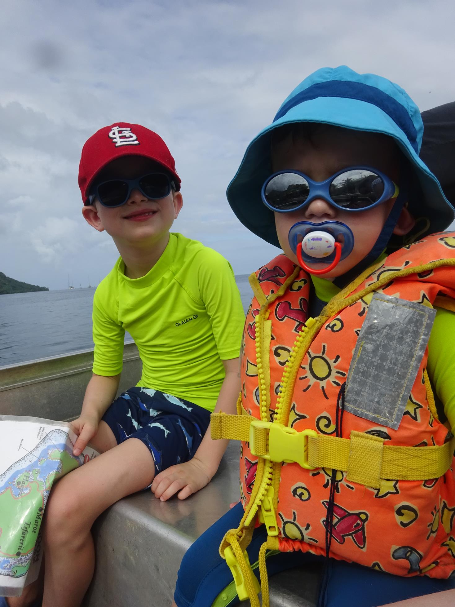 tour du lagon en bateau à Huahine