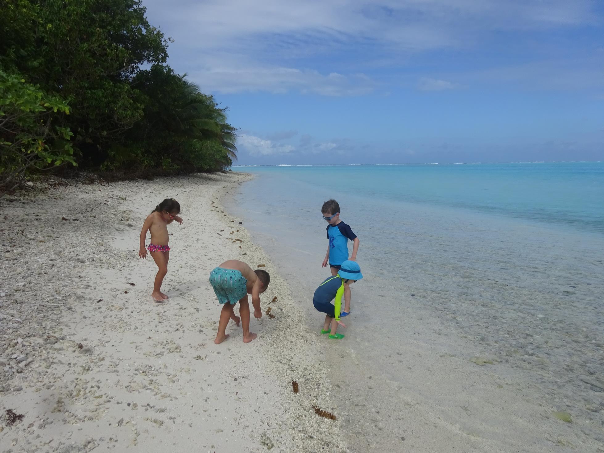 tour du lagon en bateau à Huahine