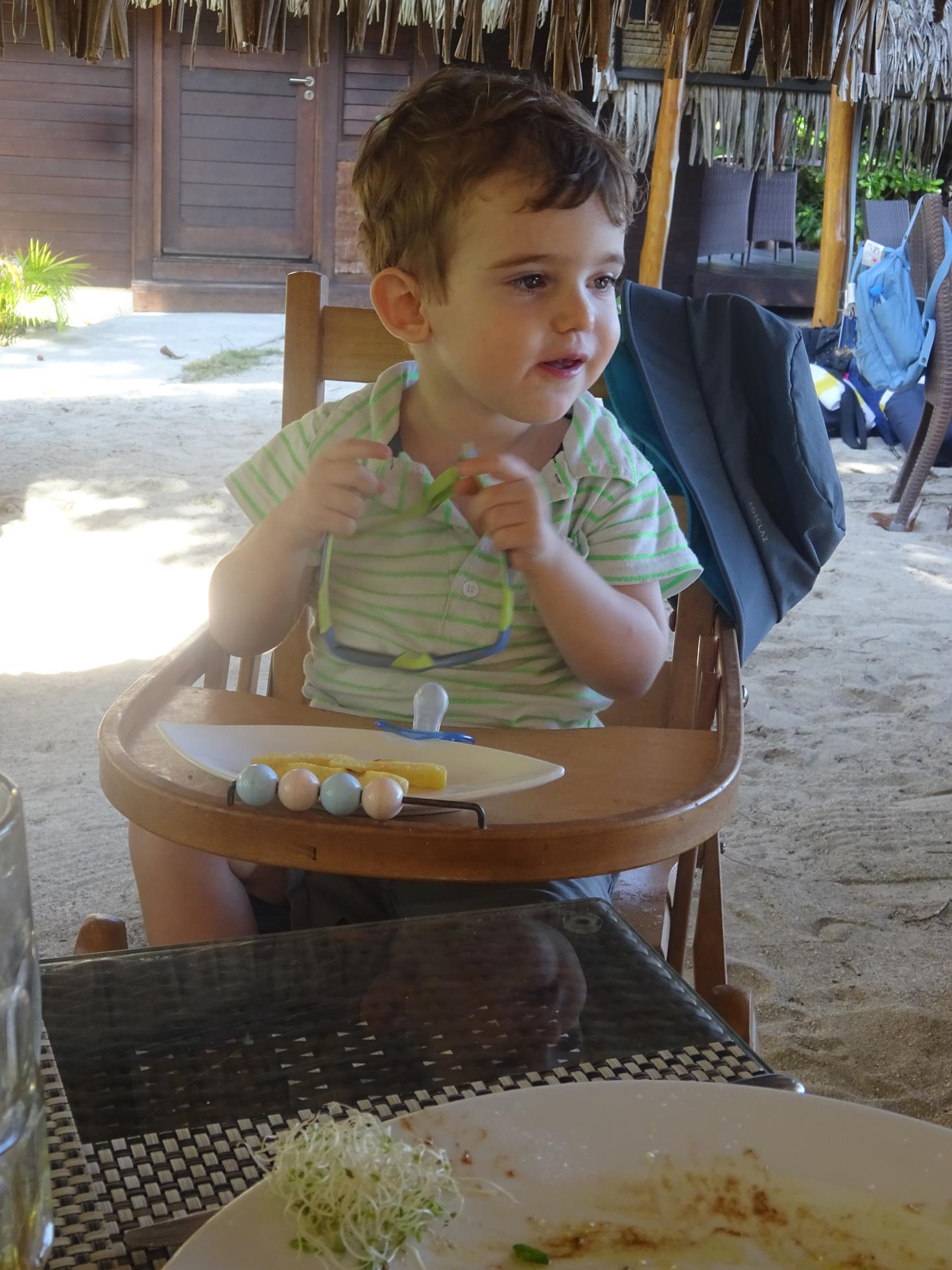 plage de l'hôtel Mahana à Huahine