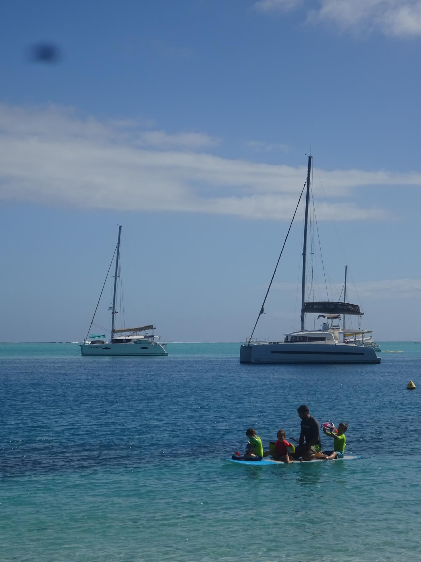plage de l'hôtel Mahana à Huahine