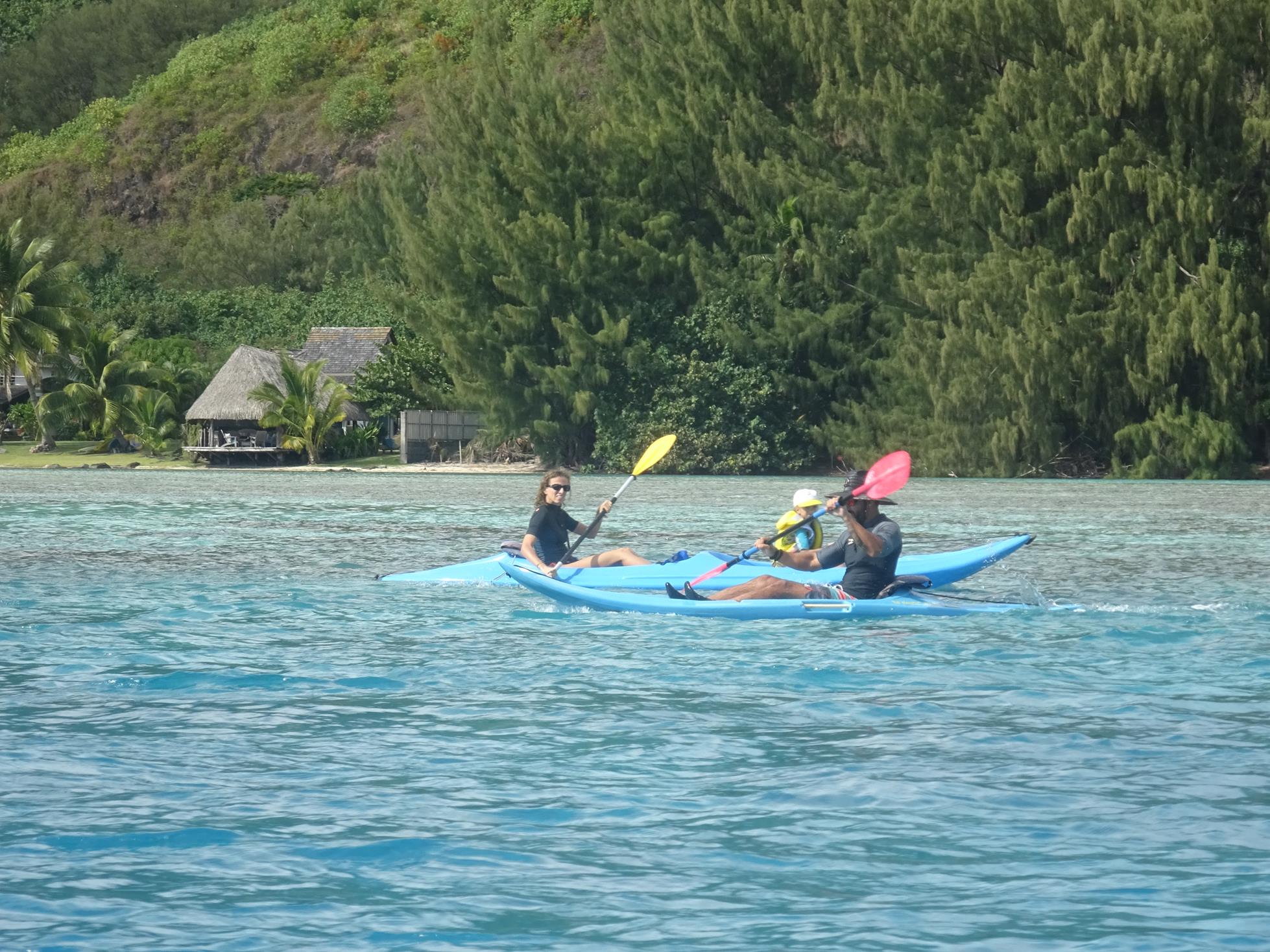 Alexandre en kayak, car 4 max sur les bateaux de location!!