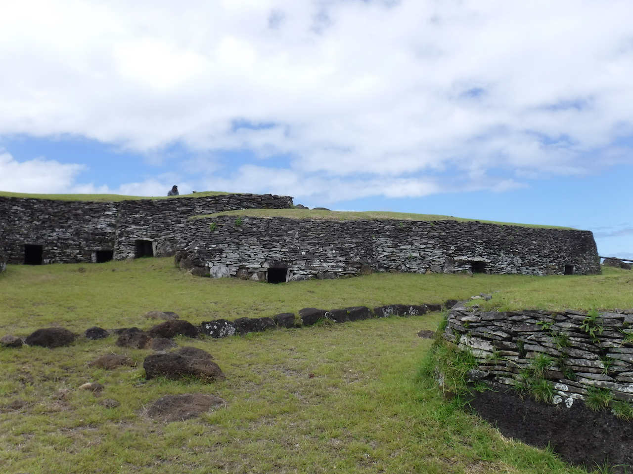 les maisons des Pascuans face à la mer