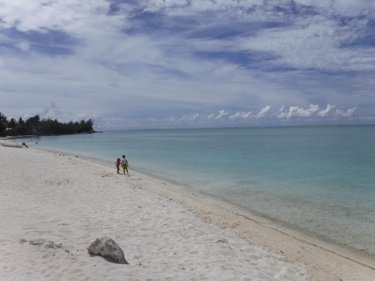 la plage de Matira (arrivée de la course Hawaiki Nui Va'a) chaque année