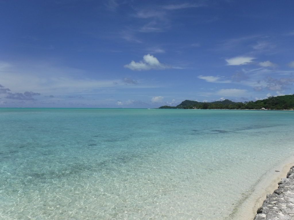 la plage et son eau translucide