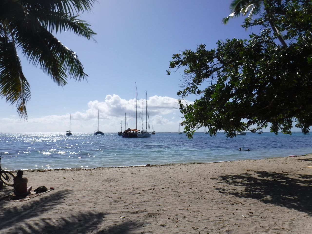 plage de Ta'ahiamanu en baie de Opunohu - Moorea