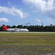 ATR au décollage, les vols rythment la vie de l'île...(environ 500 habitants)