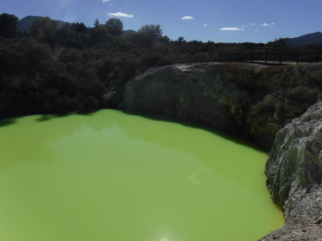 Wai-o-Tapu thermal wonderland