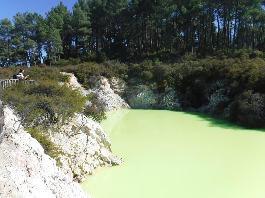 Wai-o-Tapu thermal wonderland