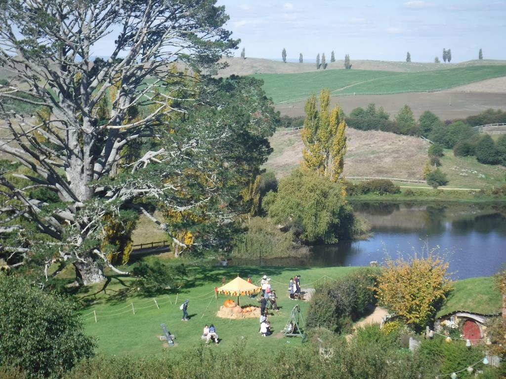 Hobbiton Movie Set