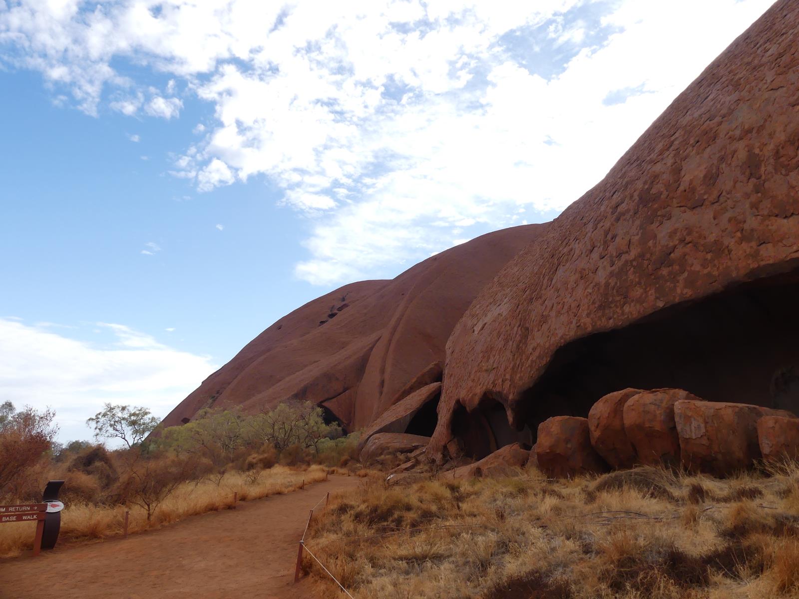 marche autour de Ayers Rock