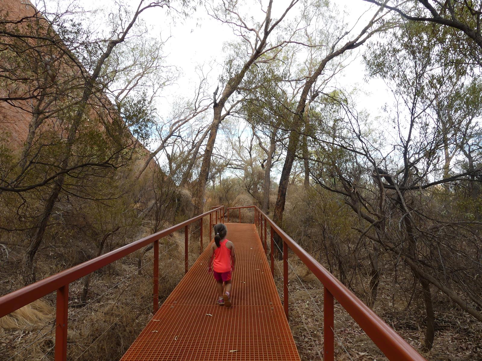 marche autour de Ayers Rock