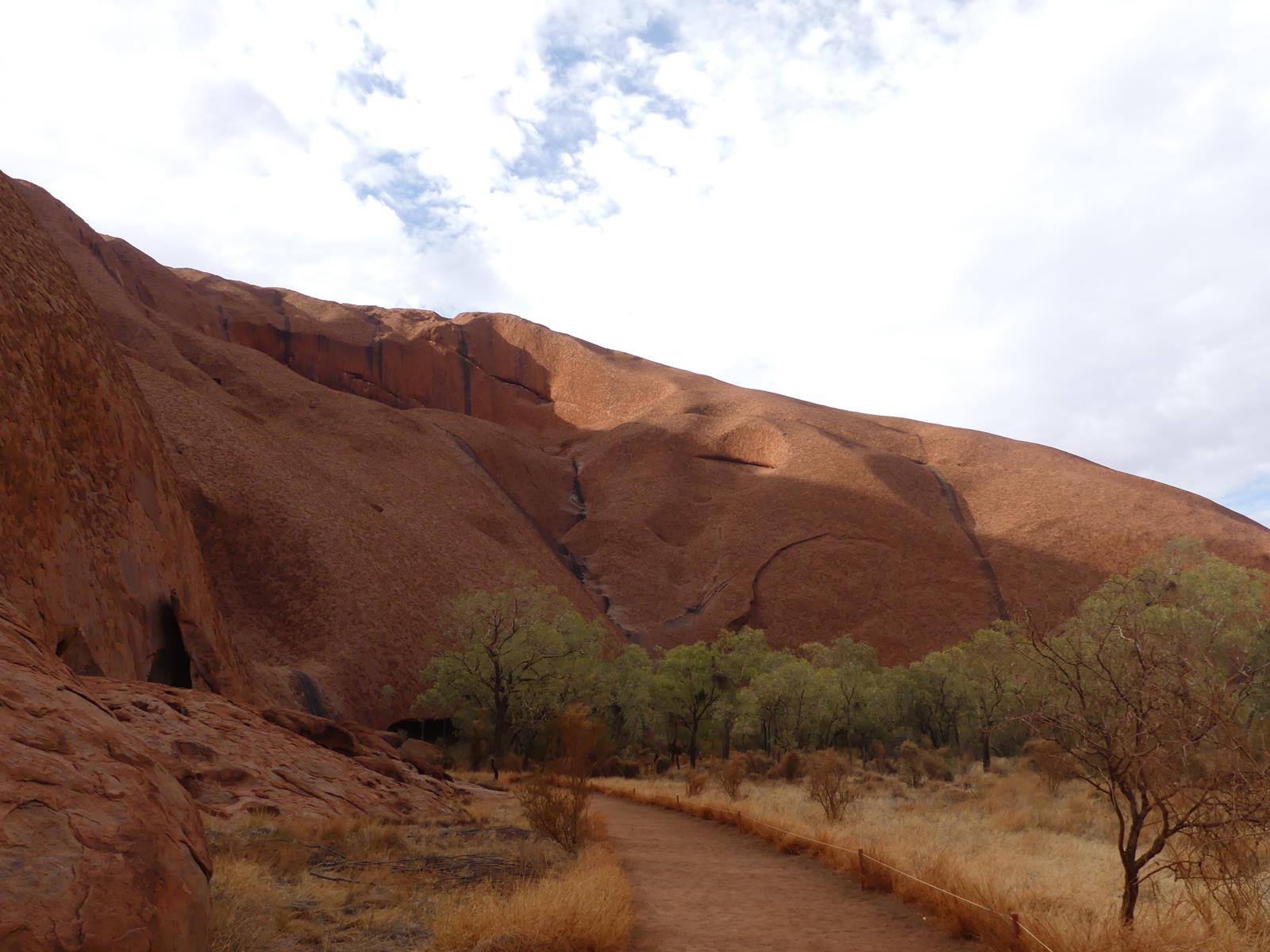 marche autour de Ayers Rock