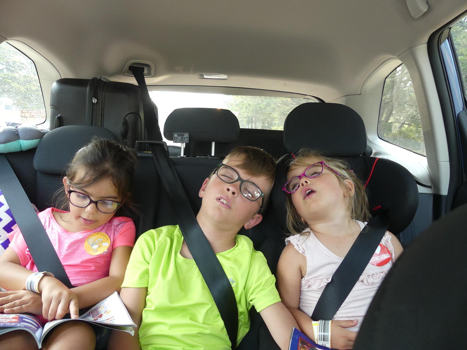 dur dur ces vacances...nos parents nous font trop marcher!