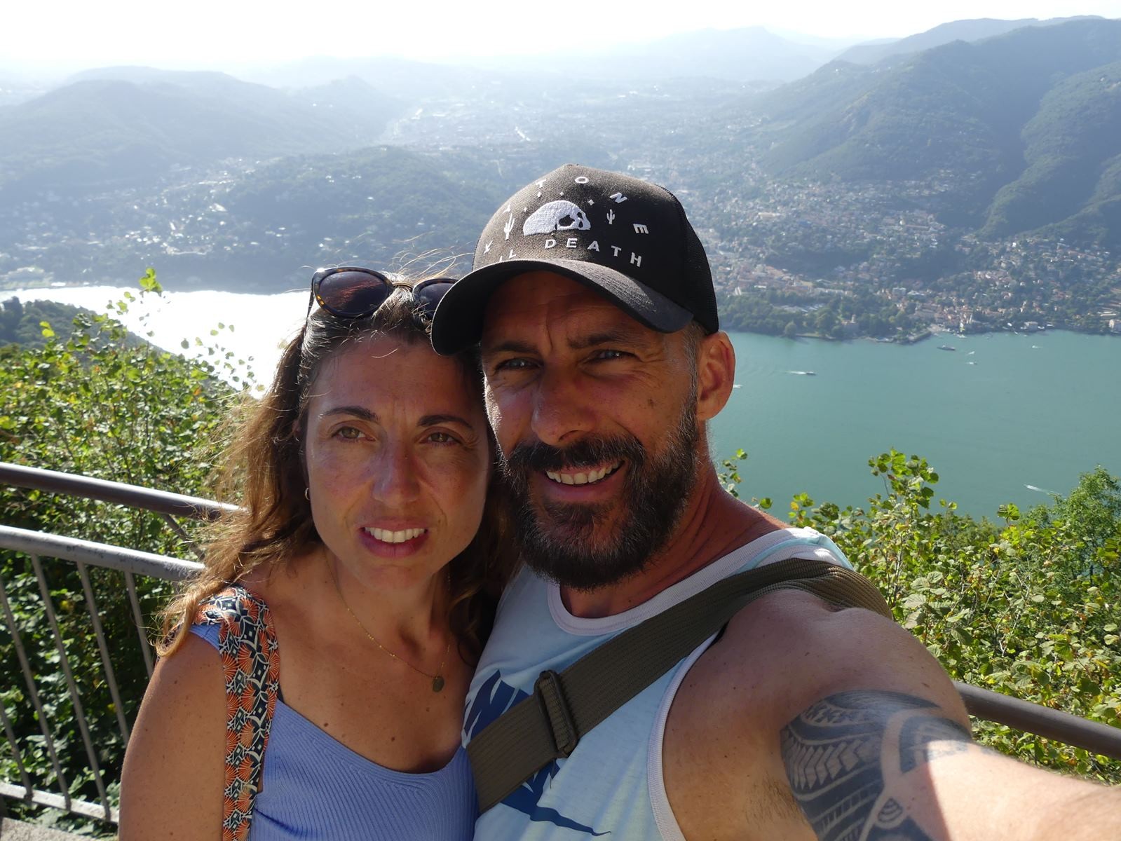 Phare Voltiano à Brunate avec vue sur le lac de Côme